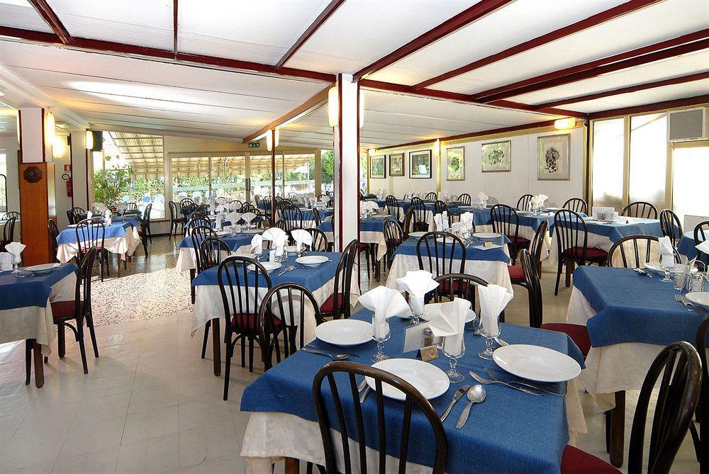 Hotel Delle Mimose Diano Marina Restoran gambar